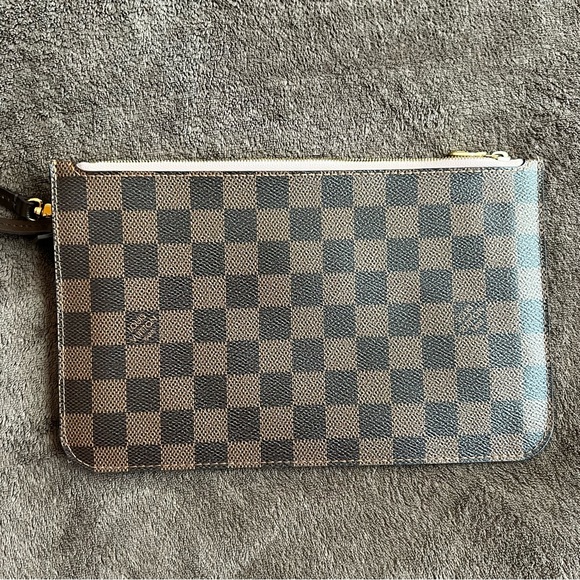 LOUIS VUITTON DAMIER EVENE NEVERFULL CLUTCH WRISTLET - Picture 7 of 16